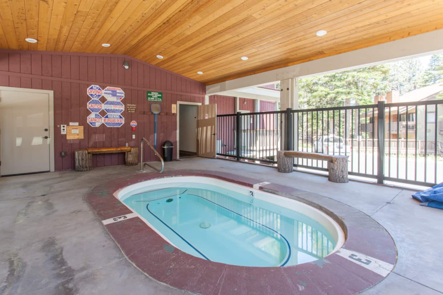 Shared hot tub area just 50 steps away